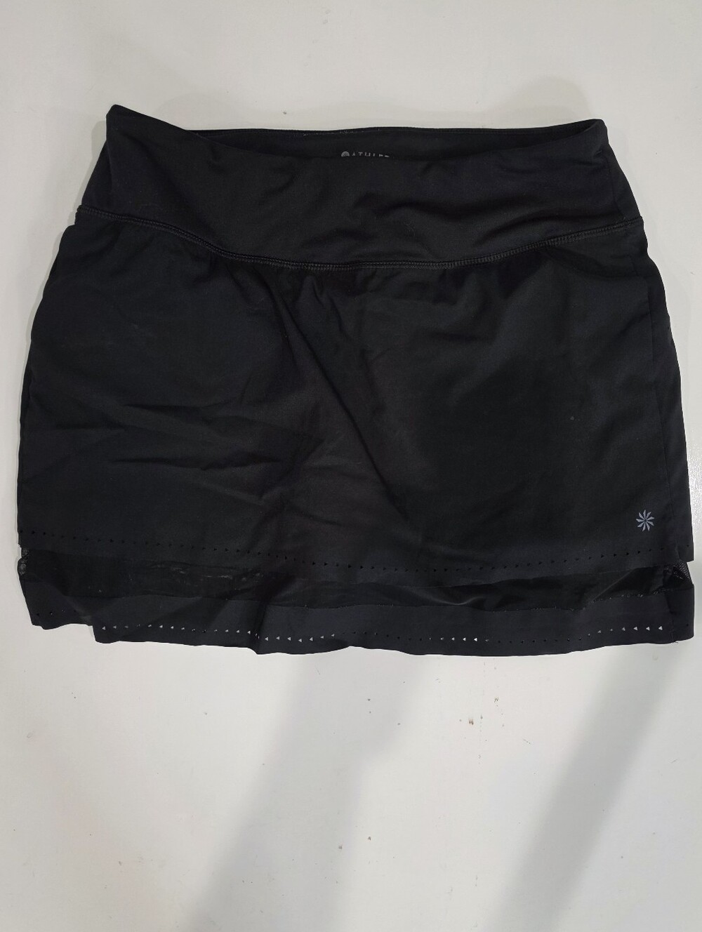 Nwot Athleta Black Active Skort with Perforated Hem Size S Eyelet Bottom Trim